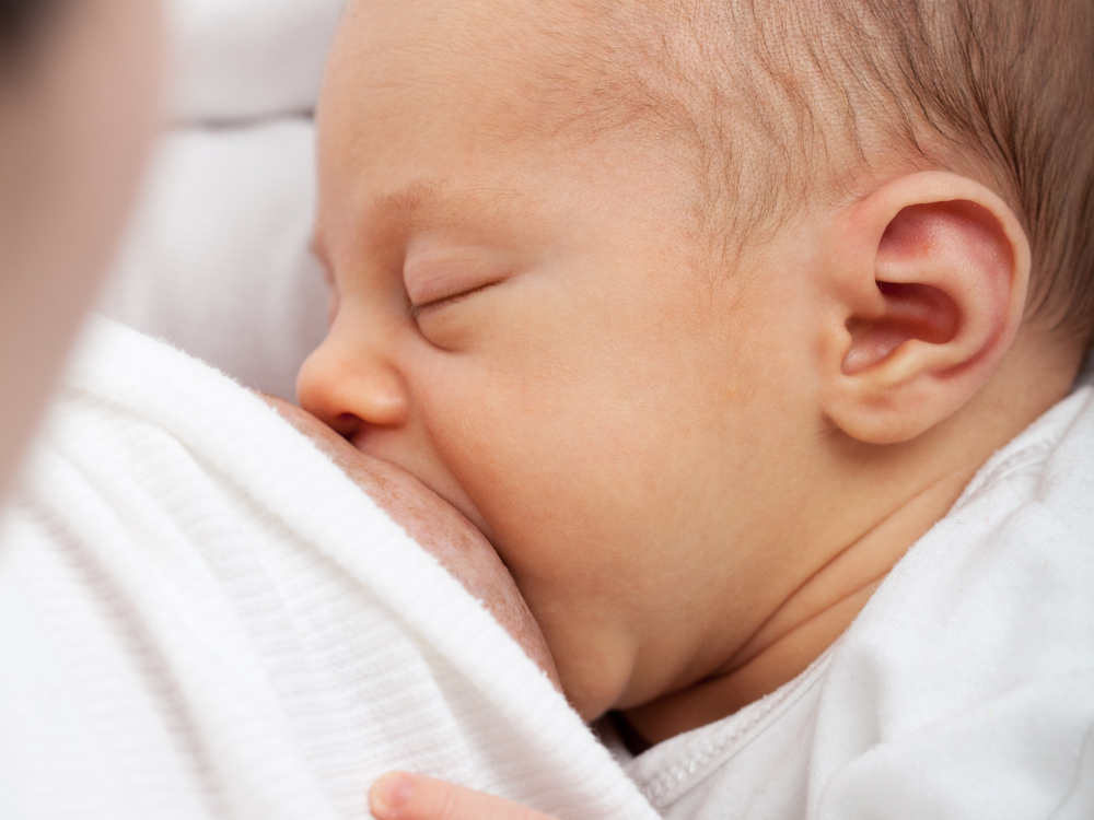 Como estimular o bebê a mamar?